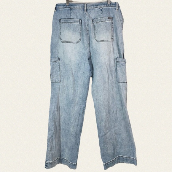 Joe’s Jeans High Rise Cargo Jean - Picture 6 of 7